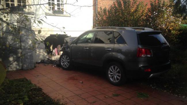 Трагедия в Бельгии. Автомобиль врезался в толпу ветеранов (ФОТО)