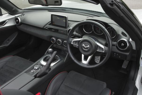 Mazda выпустила спорт-версию родстера MX-5 (ФОТО)