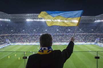 Порошенко поблагодарил сборную Украины за победу во Львове (ВИДЕО)