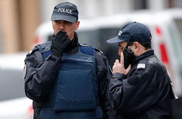 В Париже снова стреляют: убиты два террориста 