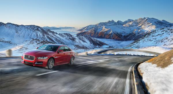 На автосалоне в Лос-Анджелесе дебютирует новая версия седана Jaguar (ФОТО)