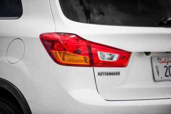 Японская компания Mitsubishi  официально представила новый кроссовер (ФОТО)