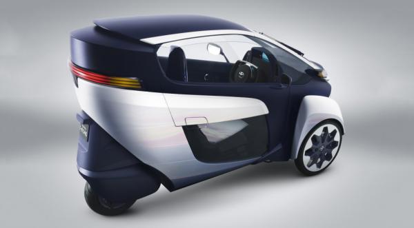 Toyota протестирует трёхколёсный i-Road в городских условиях (ФОТО)