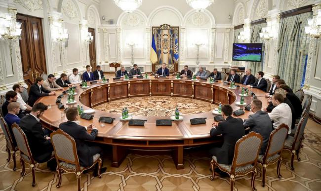 Порошенко встретился с игроками сборной Украины (ФОТО)