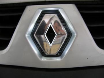 В Сети появились шпионские снимки нового седана Renault Fluence (ФОТО)