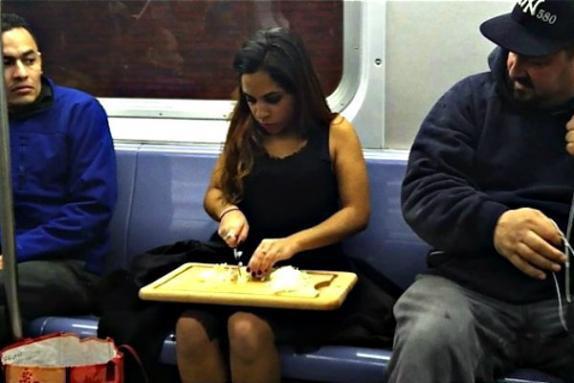 20 людей, которым наплевать на то, что происходит у них под носом (ФОТО) 20 людей, которым наплевать на то, что происходит у них под носом (ФОТО)