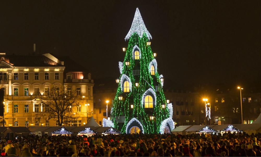 Самые зрелищные новогодние елки мира (ФОТО)