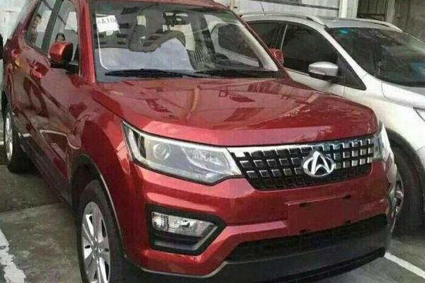 В Сети опубликовали снимок китайского кроссовера Changan CX70 (ФОТО)