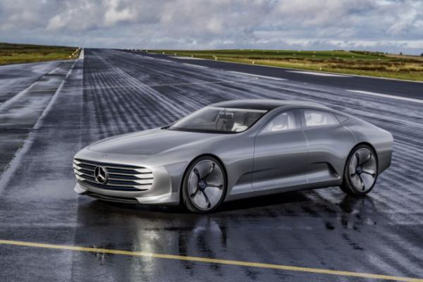 Автомобиль будущего от компании Mercedes красуется на аэродроме в Германии (ФОТО)