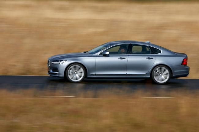 Volvo провела виртуальный релиз седана S90 (ФОТО)