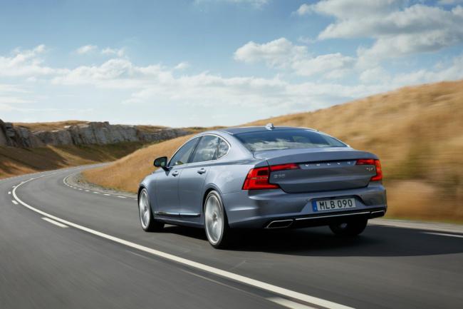 Volvo провела виртуальный релиз седана S90 (ФОТО)