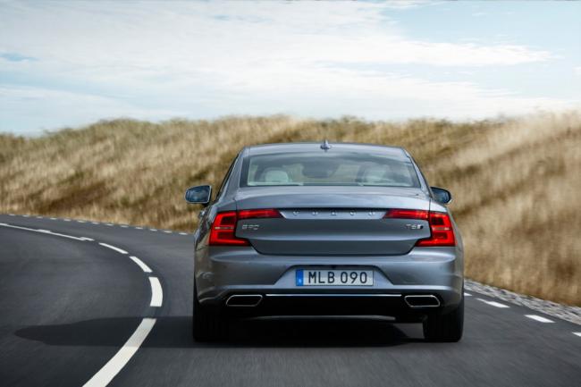 Volvo провела виртуальный релиз седана S90 (ФОТО)