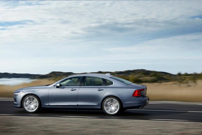 Volvo провела виртуальный релиз седана S90 (ФОТО)
