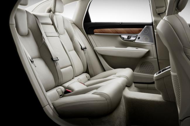 Volvo провела виртуальный релиз седана S90 (ФОТО)