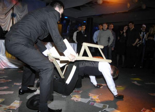 Сумасшедшие корпоративы, на которые страшно отпускать своих вторых половинок (ФОТО)