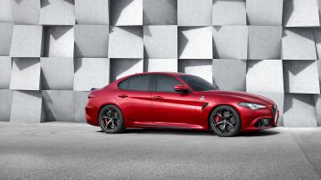 Компания Alfa Romeo модернизирует свой новый седан Giulia