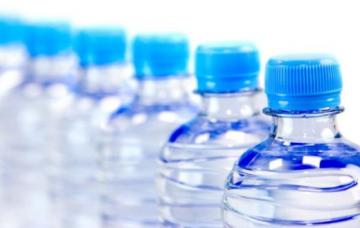 Вода в пластиковых бутылках опасна для здоровья, – ученые