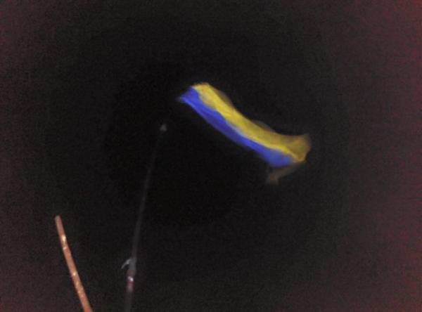 Местные патриоты вывесили флаг Украины над Саур-Могилой (ФОТО)