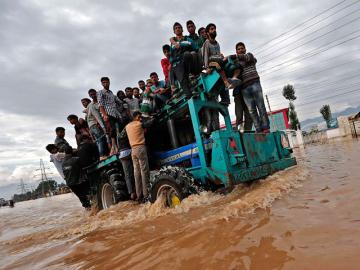 Жертвами наводнения в Индии стали 400 человек