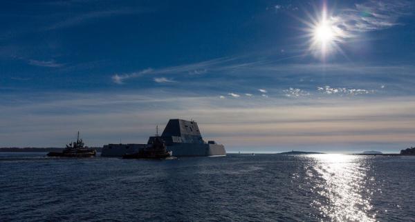Футуристический миноносец ВМС США вышел в море (ФОТО)