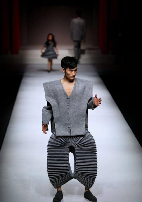 Шедевры современных кутюрье, на которые страшно смотреть (ФОТО)