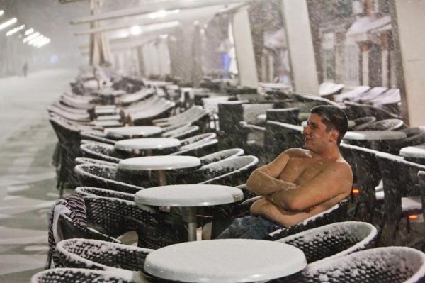 20 людей, которым наплевать на то, что происходит у них под носом (ФОТО)