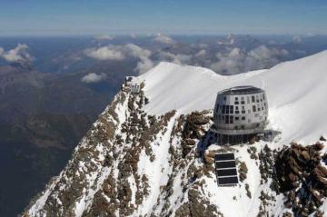 Последний оплот альпинистов: эко-отель на высоте 1500 метров (ФОТО)