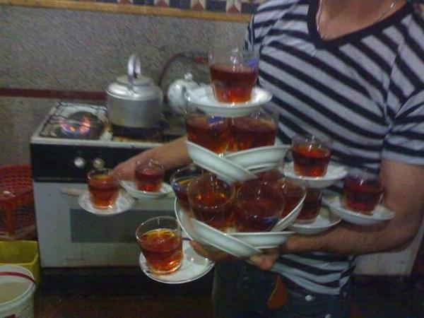 10 официантов, которые много на себя берут (ФОТО)