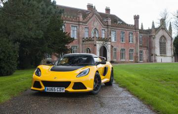 Новый спортивный автомобиль компании Lotus стал легче и быстрее