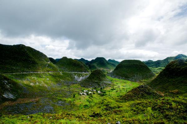 Неповторимая природа Вьетнама в красочных снимках французского фотографа (ФОТО)