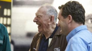 Land Rover выпустил юбилейный внедорожник Defender (ФОТО)