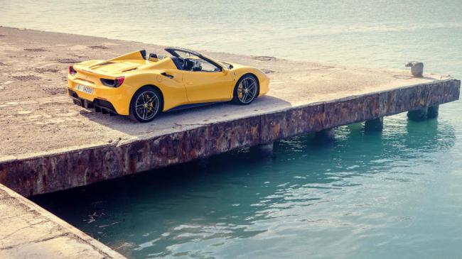 Ferrari 488 Spider в действии (ФОТО)