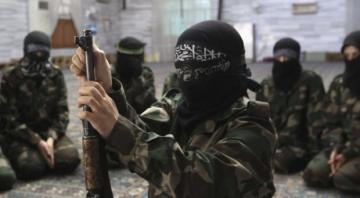 Террористы ИГ обучают детей в лагерях для боевиков
