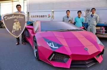 Мастера оригами создали удивительный клон спортивного автомобиля Lamborghini (ФОТО)