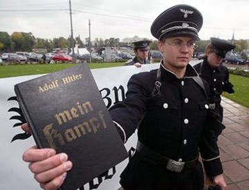 В школьную программу Германии хотят добавить знаменитую "нацистскую Библию"