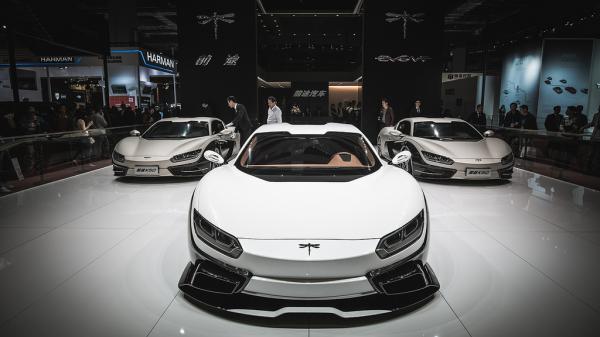 В Китае тестируют конкурента для электрокаров Tesla (ФОТО)
