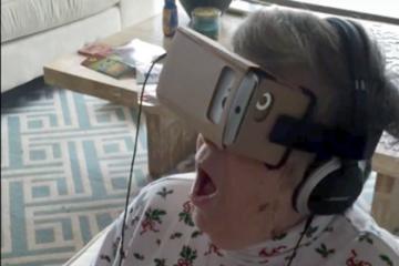 88-летняя бабушка впервые попала в виртуальную реальность