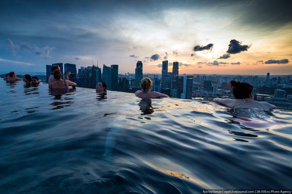 Бассейн в облаках: Marina Bay Sands в Сингапуре (ФОТО)