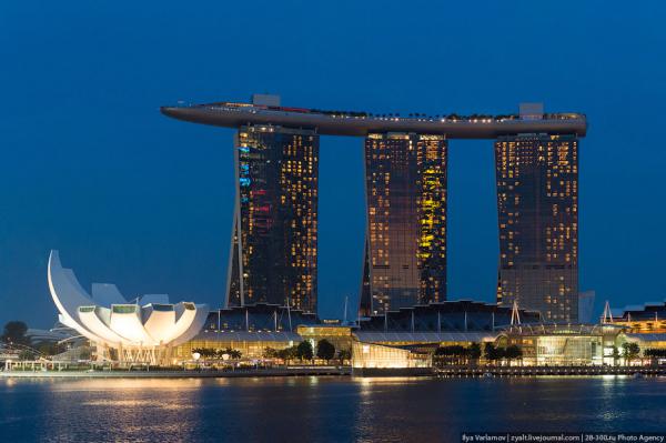 Бассейн в облаках: Marina Bay Sands в Сингапуре (ФОТО)