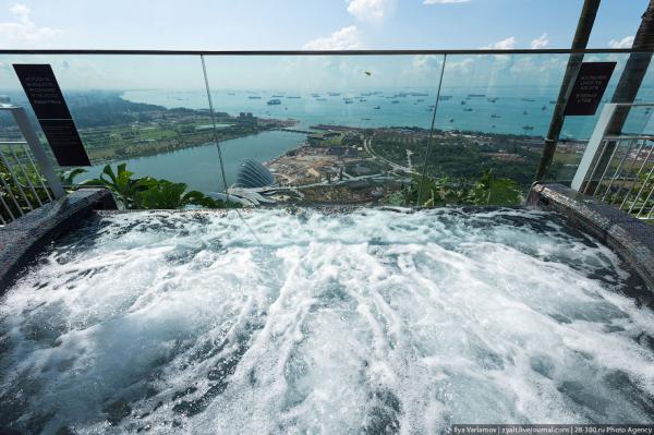 Бассейн в облаках: Marina Bay Sands в Сингапуре (ФОТО)