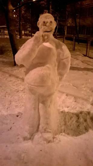 Харьковские умельцы украсили город необычными снеговиками (ФОТО)
