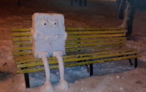 Харьковские умельцы украсили город необычными снеговиками (ФОТО)