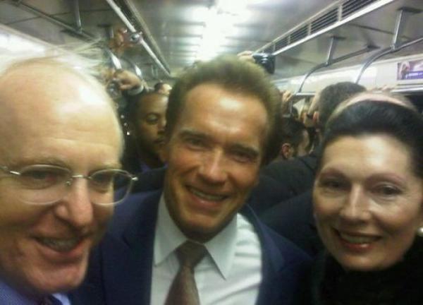 15 знаменитостей, которые не брезгуют поездками в метро (ФОТО)
