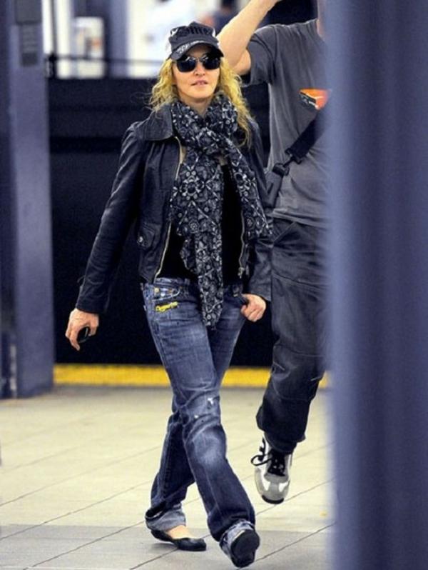 15 знаменитостей, которые не брезгуют поездками в метро (ФОТО)