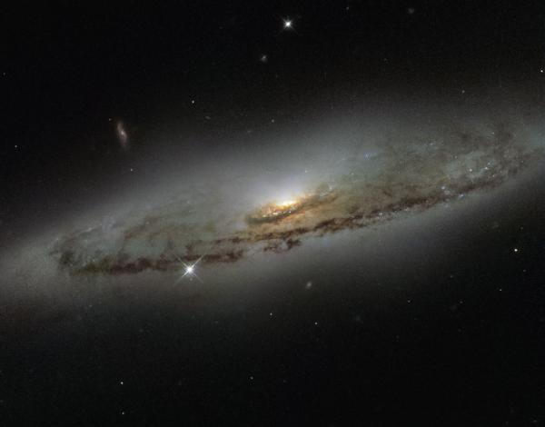 Телескоп «Хаббл» запечатлел гигантскую черную дыру (ФОТО)