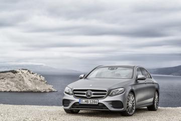 Компания Mercedes-Benz показала обновленный седан E-Class (ФОТО)