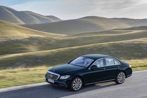 Компания Mercedes-Benz показала обновленный седан E-Class (ФОТО)