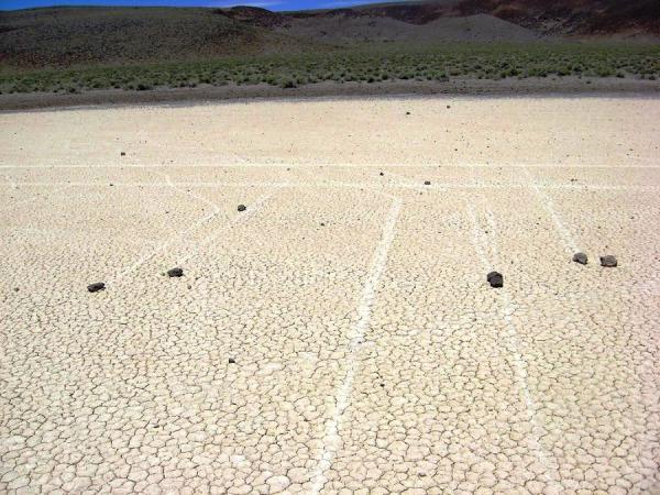 Тайна ползающих камней Долины Смерти (ФОТО)