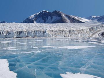 Лед защищает атмосферу Земли от выбросов углекислого газа, - ученые