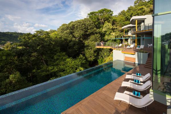 На Коста-Рике построили особняк с натуральной зеленой крышей (ФОТО)